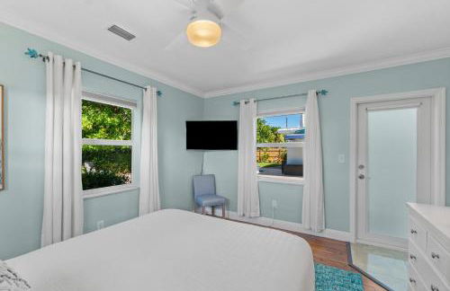 Across from Beach- 3 Master Suites, Heated Pool & Spa, Tanning Ledge, Golden Tee - by Maven Vacation Rentals - Foto 32