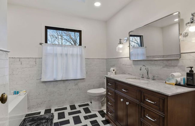 Elegant Spring Stay on Peaceful Retreat - Photo 64