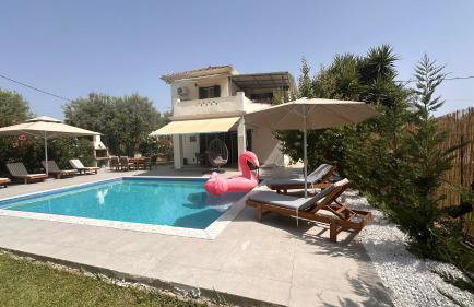 The White Villa - Photo 25
