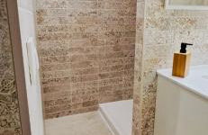 Le Cocon de ville sètois, Clim, patio et garage pour véhicule moyen, type clio, draps et serviettes inclus - Foto 18