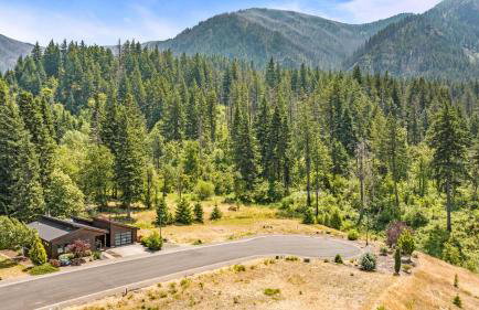 Mountain-View Retreat with Hot Tub & Waterfalls - Foto 60