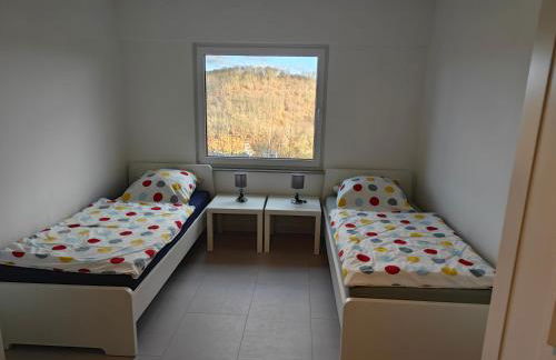 Siegen - Geisweid Work and stay Neu Modernisiert 3 Schlafzimmer Badezimmer Wohnzimmer Balkon - Foto 1