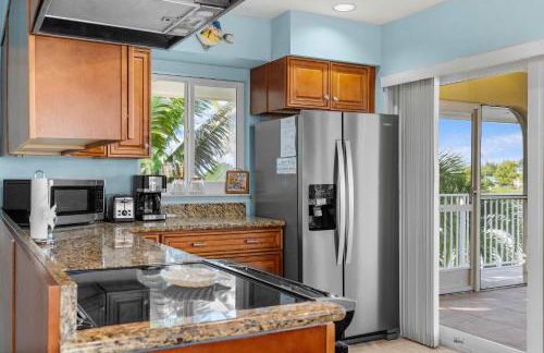 Sunset Harbor Waterfront Villa with Dock Cabana Club - Foto 33