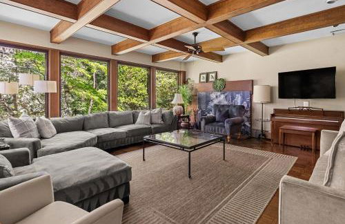 7BR Historic Estate Private Yard Near DC and Old Town - Vassar - Foto 1