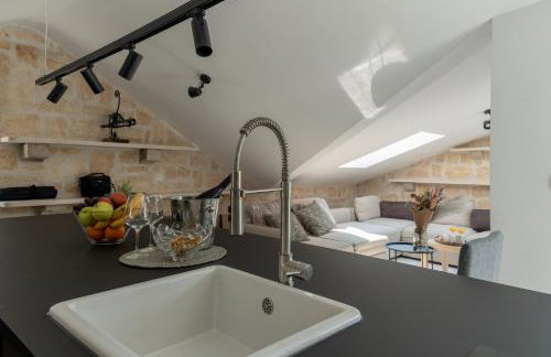 Charming stone apartment with jacuzzi in center of Omiš - Foto 39