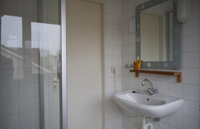 Appealing Bungalow With Garden - Photo 44