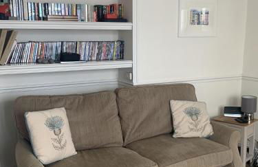 Perfect base for 8, pets allowed - Photo 4