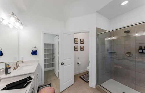 Luxury Oasis - Glam Decor, Putting Green, Arcade Fun & EV Station - Foto 10