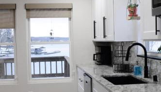 House on the WATER Lake of the Ozarks MO BIG DECK Swim Dock - Foto 5, stove, dishwasher, pet friendly, toaster