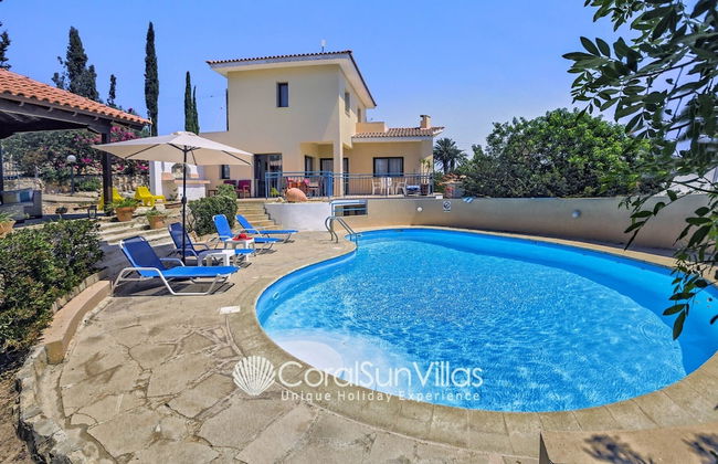 Large Pool & Garden, Billiard, Peaceful Area, Near to the Sea, Coral Bay Paphos - Foto 33