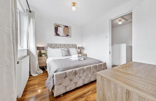 4 Bedroom House by Homestyles Hosts - Short Lets and Serviced Accommodation Islington - Private En-Suite - Foto 64