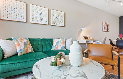 Modern 2BR/2BA in Irvine Pool & Gym - Foto 4