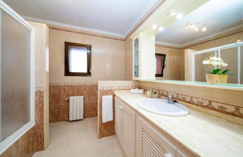 Villa close to Ibiza Town Sleeps 12 - Photo 43