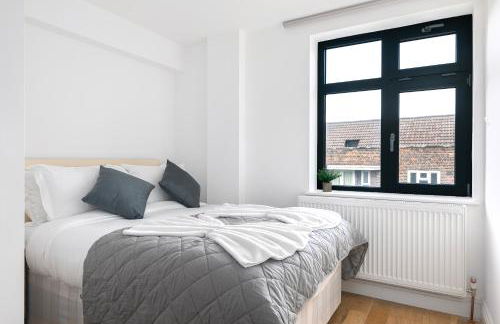 2 Bedroom, 2 Bathroom Apartment with Balcony in Hoxton Shoreditch, Sleeps 6 - Foto 10