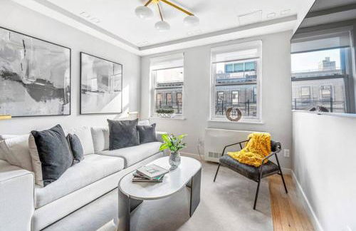 3BR Penthouse Suite with Massive Private Rooftop - Photo 12