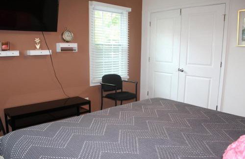 Cozy, Relaxing 4-Bedroom House in Forest Park - Foto 9