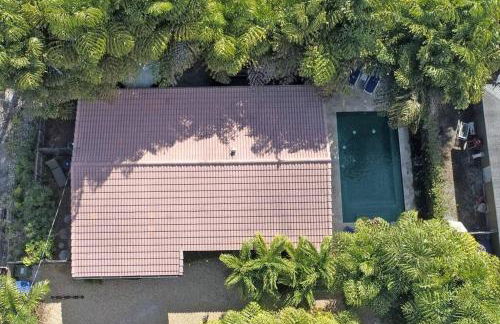 Heated pool, parking, 5 min walk to food and fun! - Foto 37