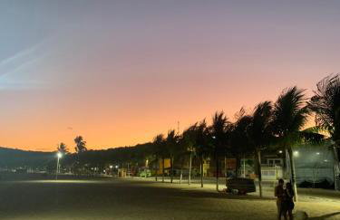 Suíte frente mar com cozinha e quintal pés na areia - Foto 34