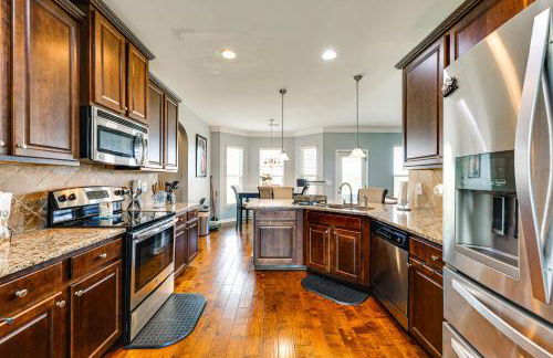 Spacious Family Home with Patio in Graniteville! - Foto 7