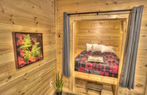 Luxury Cabin Sleeps 8 with creekside fire pit near Helen GA - Foto 26