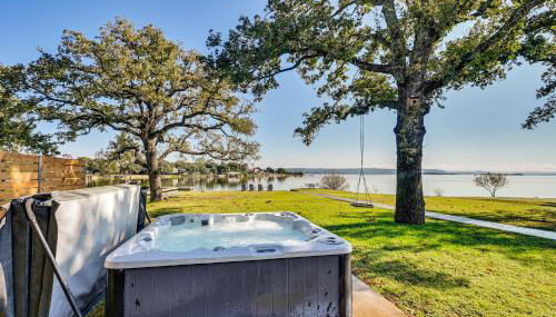 Modern, Spacious! Lake Buchanan Retreat with Hot Tub - Foto 2
