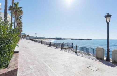 SEA VIEW & BEACH ACCESS - Center - Parking - Photo 46