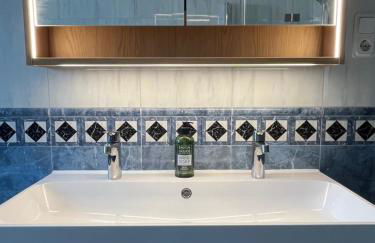 Beste Lage mit Warnowblick - großer Balkon, zwei Schlafzimmer, Aufzug, Stellplatz - Foto 33