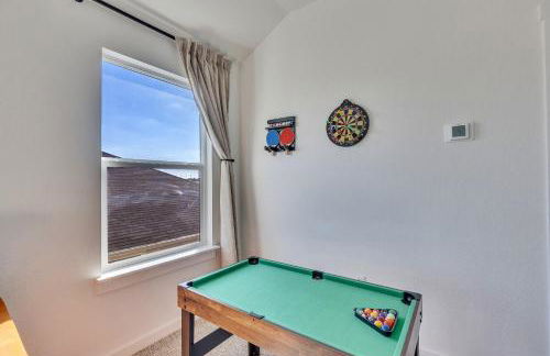Stylish 4BR Family Home with Game Room and Backyard - Foto 23