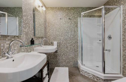 Designer Home in Diplomat District - Foto 18