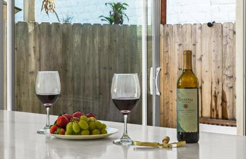 Belmont Shore Getaway with Hot Tub and Firepit - Foto 8