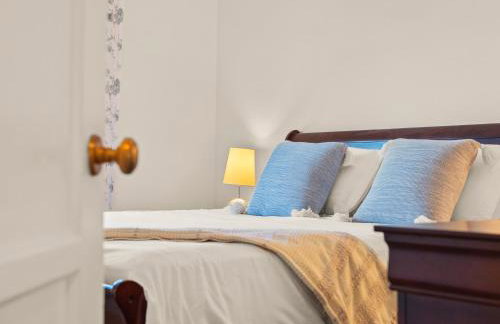 Bay Park Garden Paradise - central Location, AC, Washer Dryer & Private yard! - Foto 6