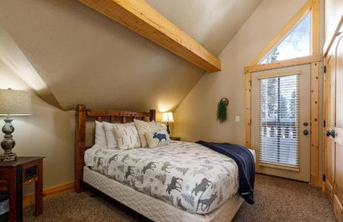 The Moccasin Lodge with Hot Tub and Fire Pit Escape - Foto 29