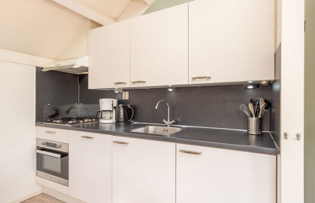 Bungalow in Veluwe Nature Park Retreat - Photo 5