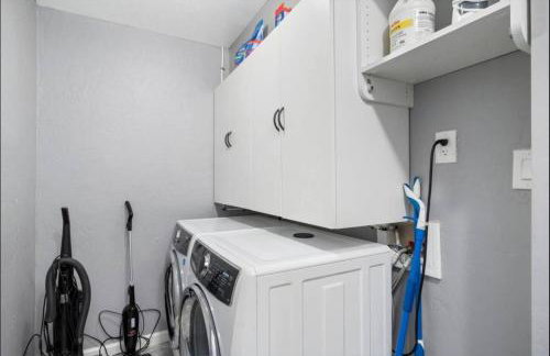 5BR with Pool & Backyard ParadiseSleeps 10 Guests - Foto 58