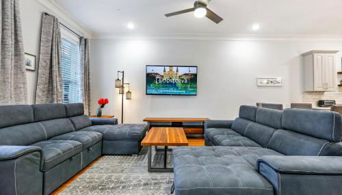 Chic Urban Retreat with Pool Steps to Bourbon St - Foto 2