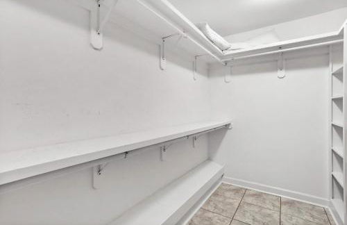 Endless Summer Retreat with Private Pool near Beach - Foto 31