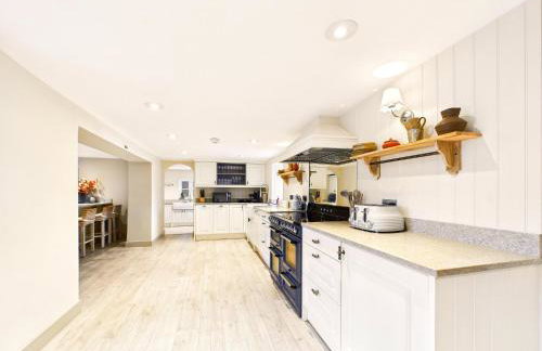 Cottage In Norfolk Sleeps 23 - Private Pool, Fishing Lake, Hot Tub Ref 99008Sc - Foto 39