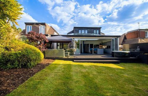 Luxury 4-Bedroom High-End Home, Includes Jacuzzi and Pool Table - Foto 31