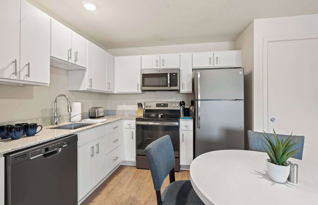 WaterWalk Extended Stay by Wyndham Kansas City - Overland Pk - Photo 40