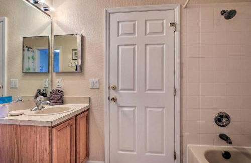 Townhome with Resort Amenities in Davenport! - Foto 17