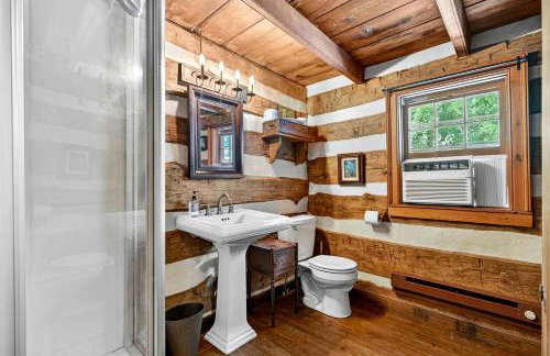 Historic Restored Farmhouse with Cowboy Cauldron Fire Pit Near Ice Mountain, Capon Bridge, West Virginia - Foto 30