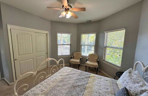 Lake It Easy - Waterfront Getaway with 7 Bedrooms - Foto 29