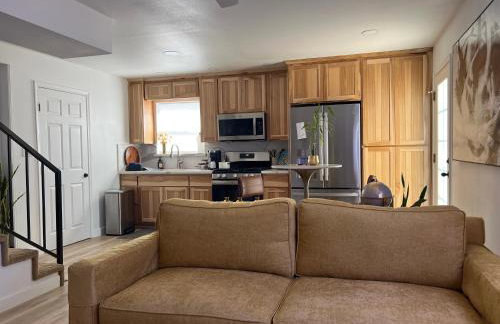 Updated & Spacious 2 BR with Free WiFi - Foto 1