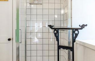 Delightful Cotswold Cottage for two, Log Burner, Garden & Dog Friendly - Photo 19