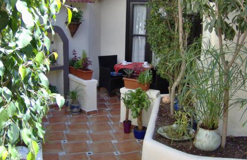 Apartment mit kleiner Innenhof-Terrasse im mediterranen Stil - Foto 12