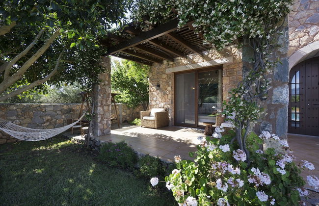 Private Polished Mansion w Private Pool Jacuzzi - Photo 9