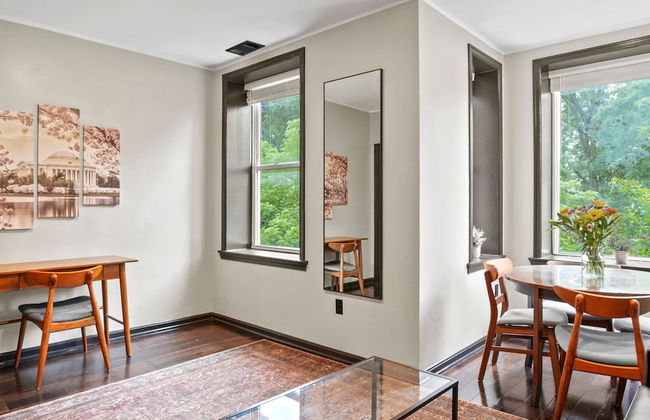 Spacious Sunny Shaw 1BR 1BA Apartment - Photo 3