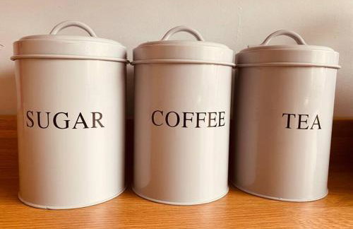 Comfy House with Parking for Multiple Vehicles - Foto 10