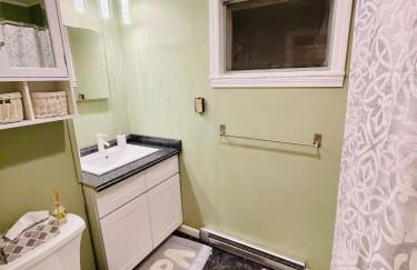 Contemporary Magic Mountain Chalet Close to Skiing, Hiking, Fun - Foto 15