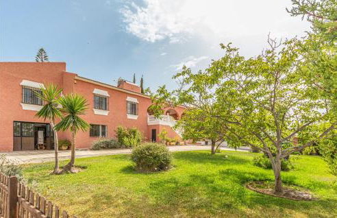 Gorgeous Home In Alhaurin De La Torre - Photo 16